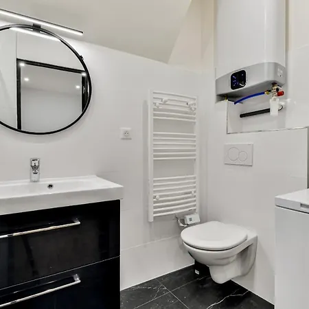 Design Studio Near Place Des Vosges *