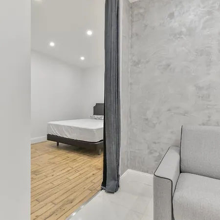 Design Studio Near Place Des Vosges París